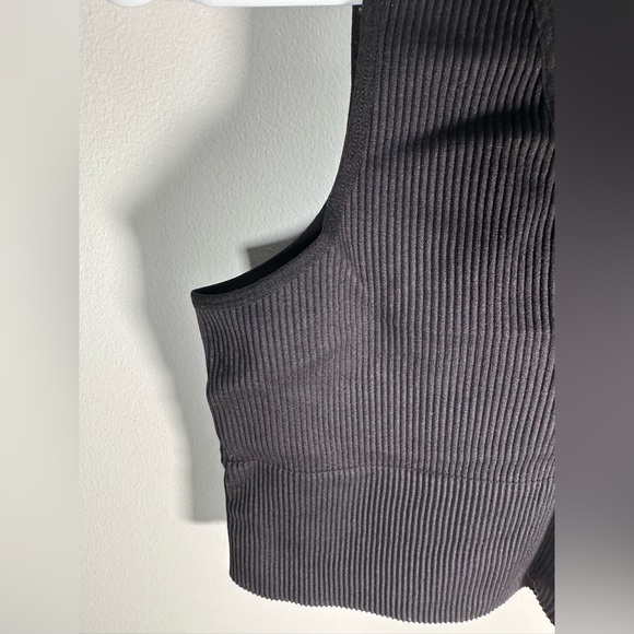 Dynamite, BLACK STRETCHY CROP TOP - Picture 4 of 5